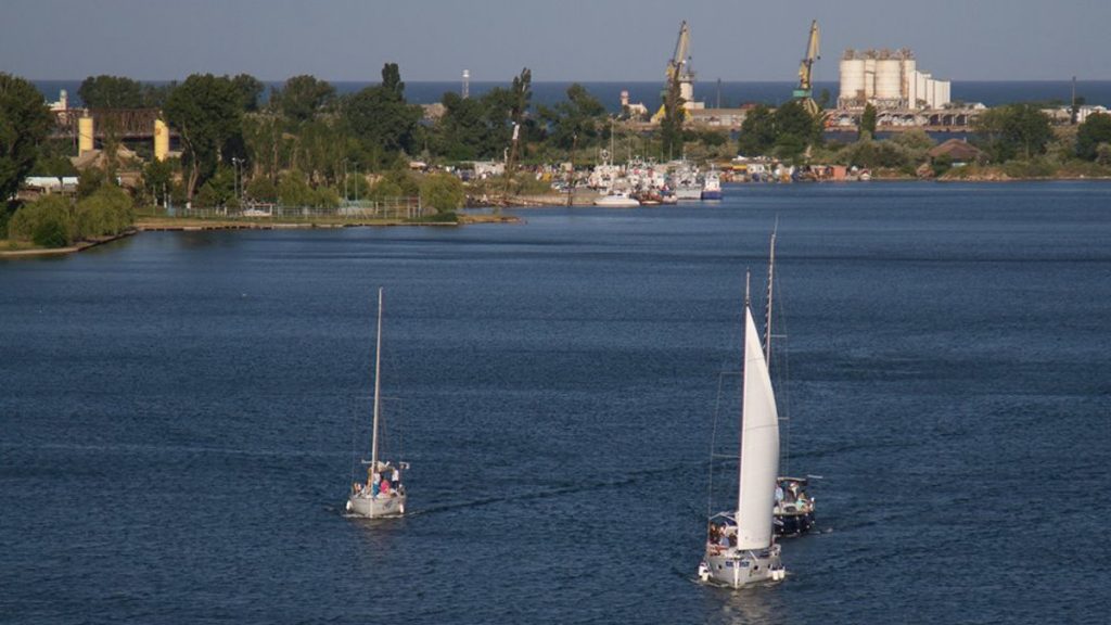 REPORTAJ: Yachting-ul devine o pasiune accesibilă oricui la Marina Limanu: "Îi desprindem de mal și plecăm cu ei la vânare de vânt, cu aripi de vele"