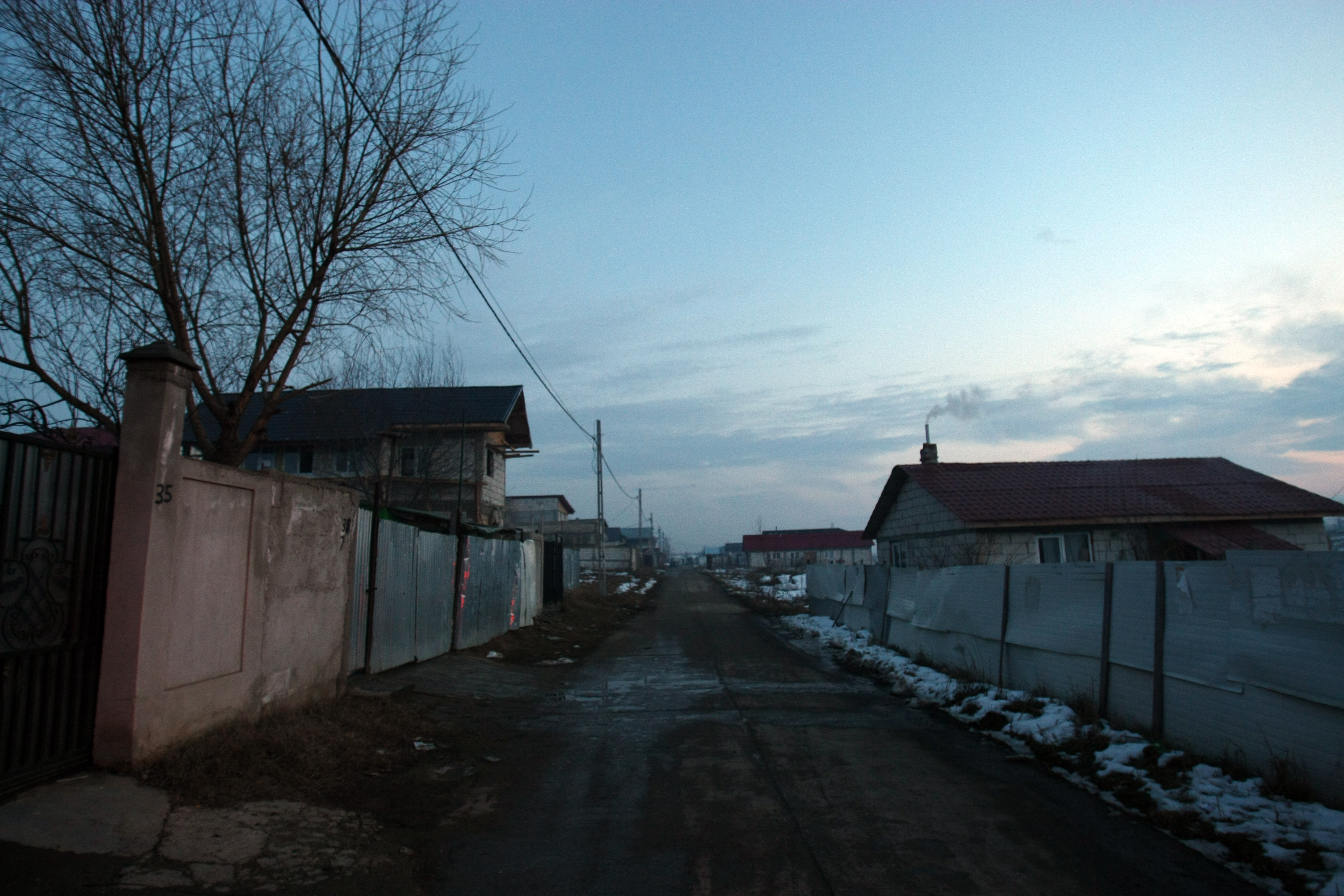 Reprezentant al Băncii Mondiale: „Am văzut în România oameni care locuiesc ca în ghetourile din Mumbai”. Locuim în case înghesuite, deteriorate și fără utilități