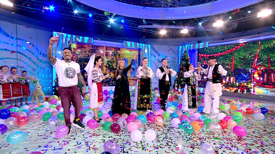Steliana Sima, Emilia Ghinescu, Elena Merișoreanu, Nicoleta Voica petrec în ultima zi a anului, la "Acces Direct" | FOTO