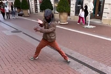 Eltűntként keresik Szeged városának TikTok-hírességét, a részeges karatemestert