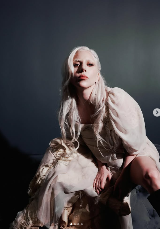 Lady Gaga a născut în mare secret. Primele imagini cu bebelușul 