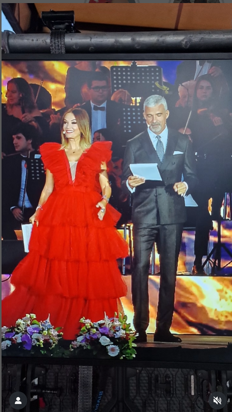 Cum a apărut Anca Țurcașiu pe scena Festivalului Mamaia 2025. Iubitul i-a fost alături. „Împreună. Ce bine e!”