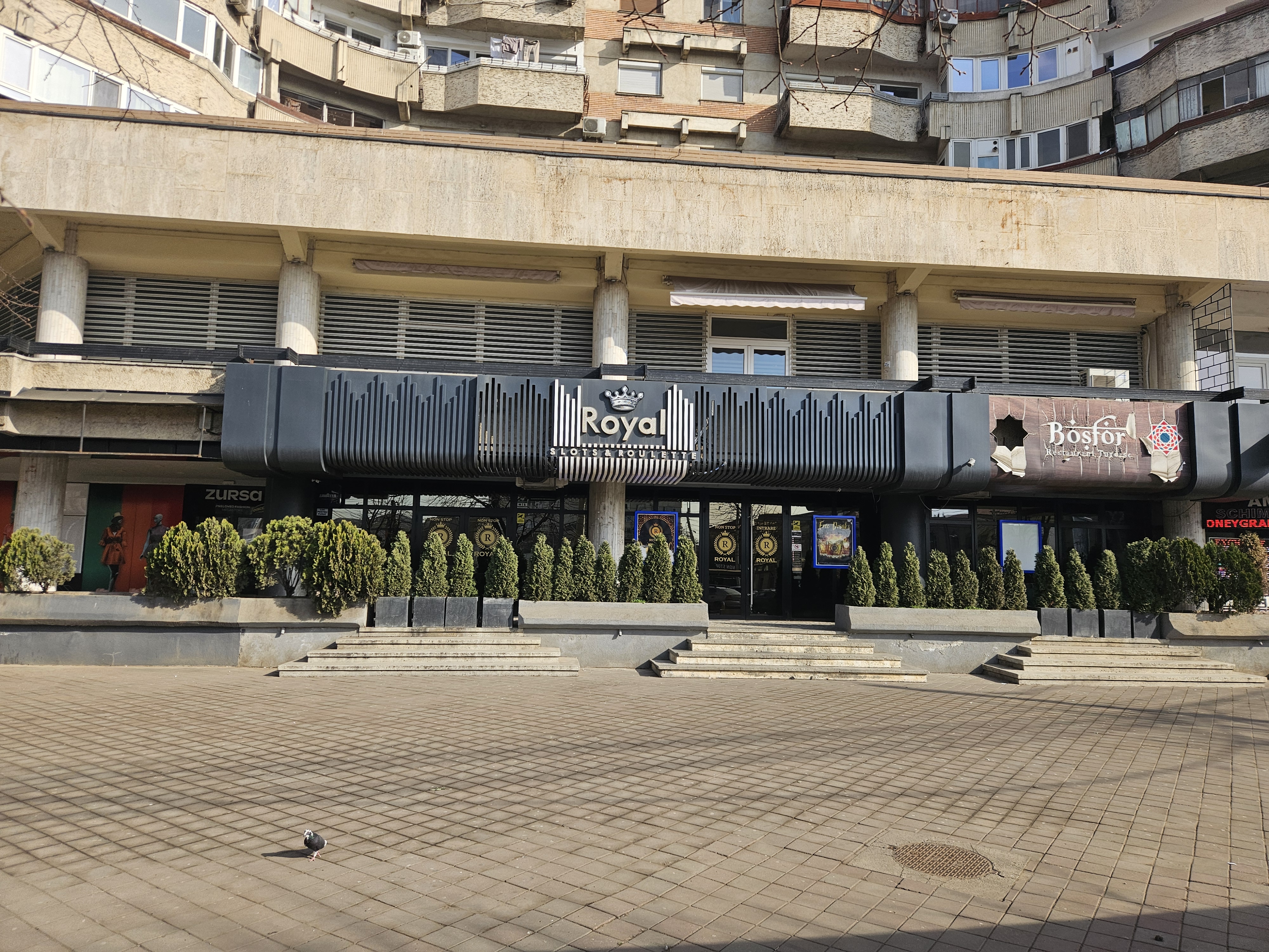 Industria jocurilor de noroc amenință cu procese la Iași, în timp ce primăria pregătește interzicerea păcănelelor. Mizele unui proiect vulnerabil juridic