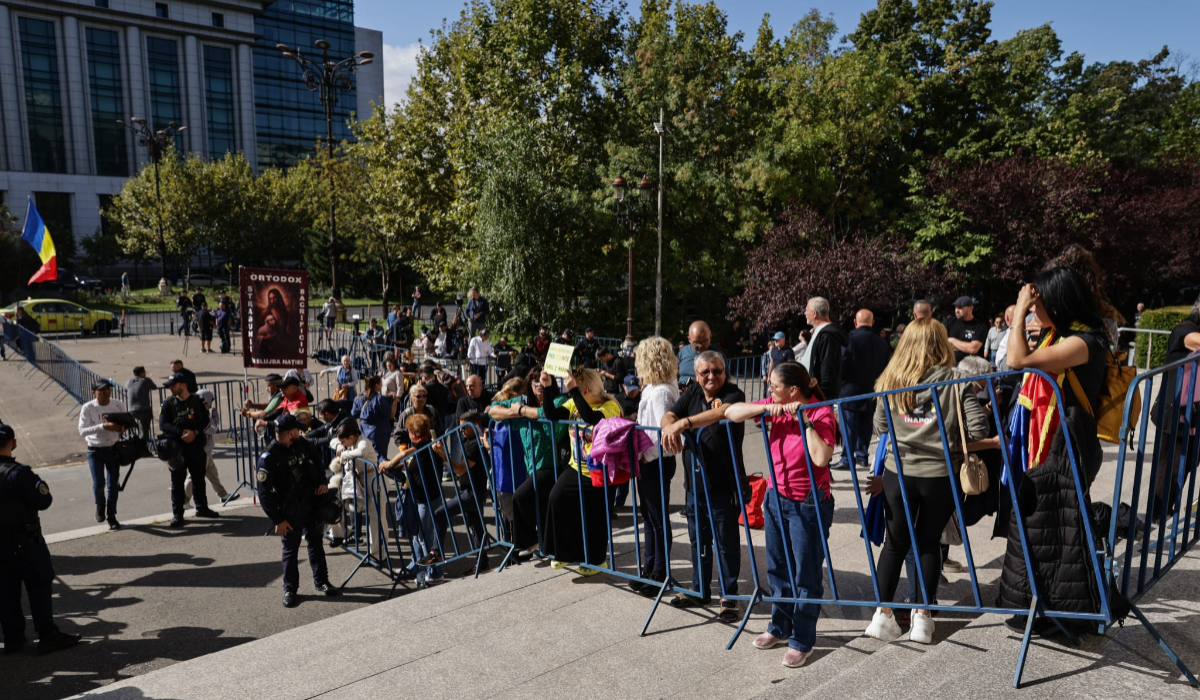 Susținătorii lui Călin Georgescu la Tribunalul București