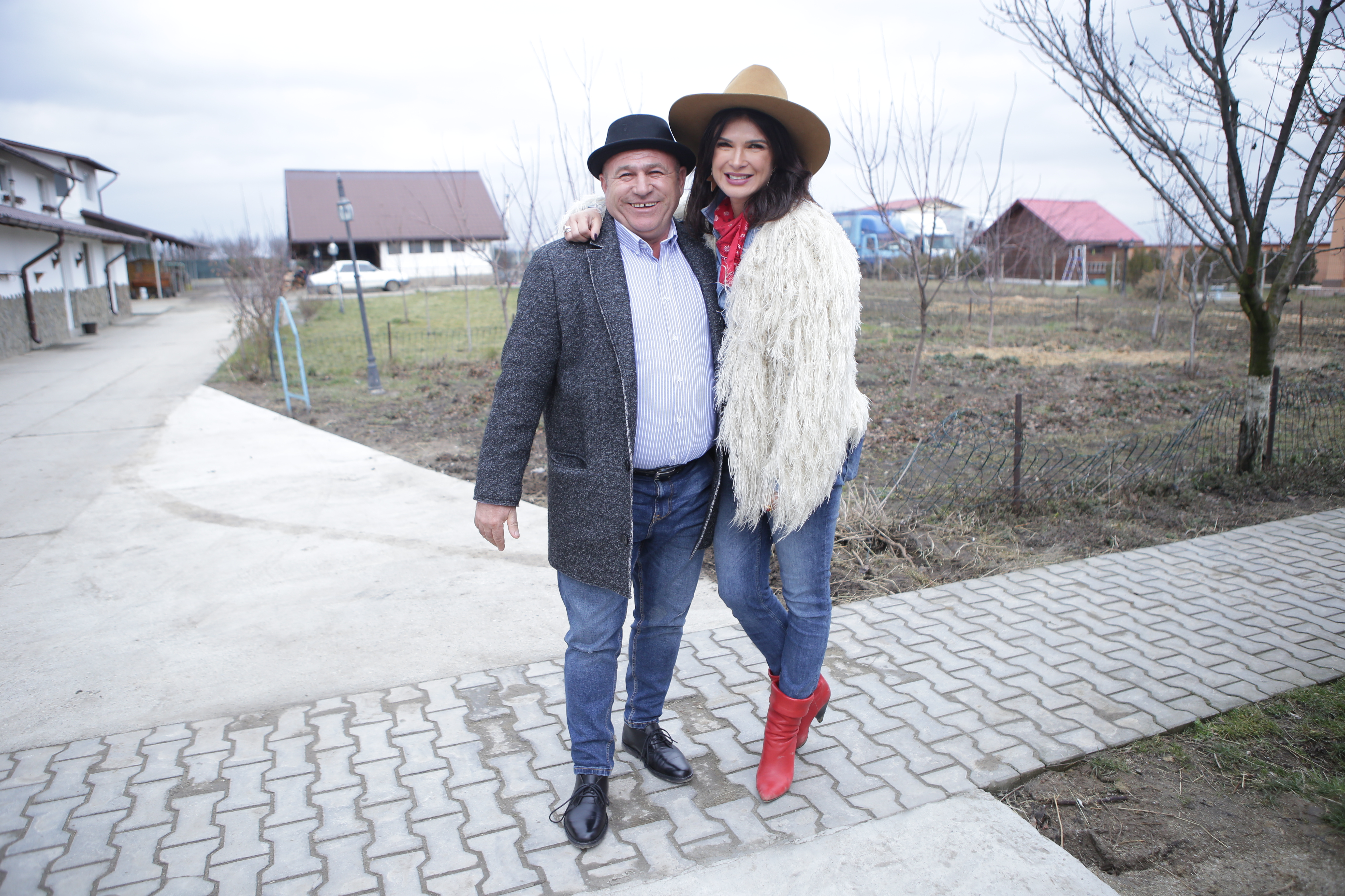 VIDEO EXCLUSIV/ Vedetele autohtone au trecut la munca de jos. Și-au reamintit de lunile petrecute la „Ferma vedetelor”