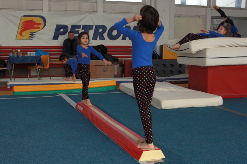 O zi din viața unor gimnaste: cu cântec spre sală, înainte! (EPISODUL 2) / FOTO&VIDEO