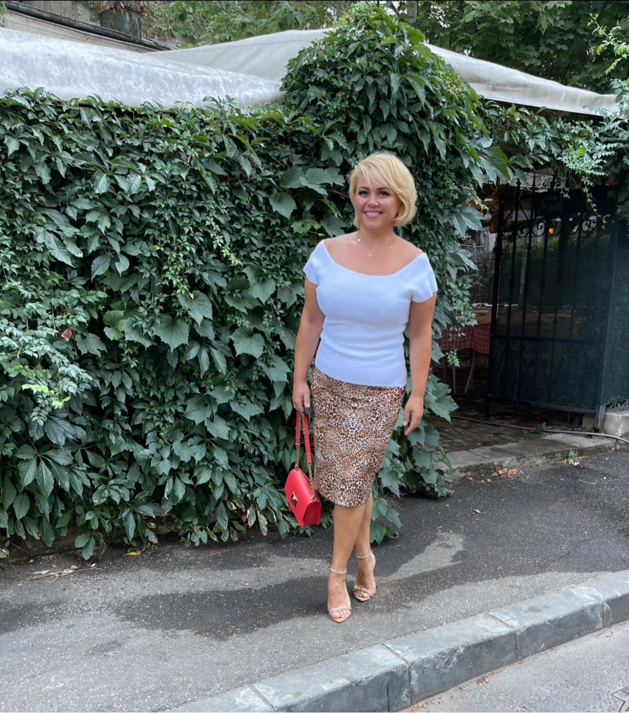 Cornelia Rednic mănâncă ciocolată fără să se îngrașe. Care este trucul cântăreței de muzică populară. „Automat creierul nostru primește informația”
