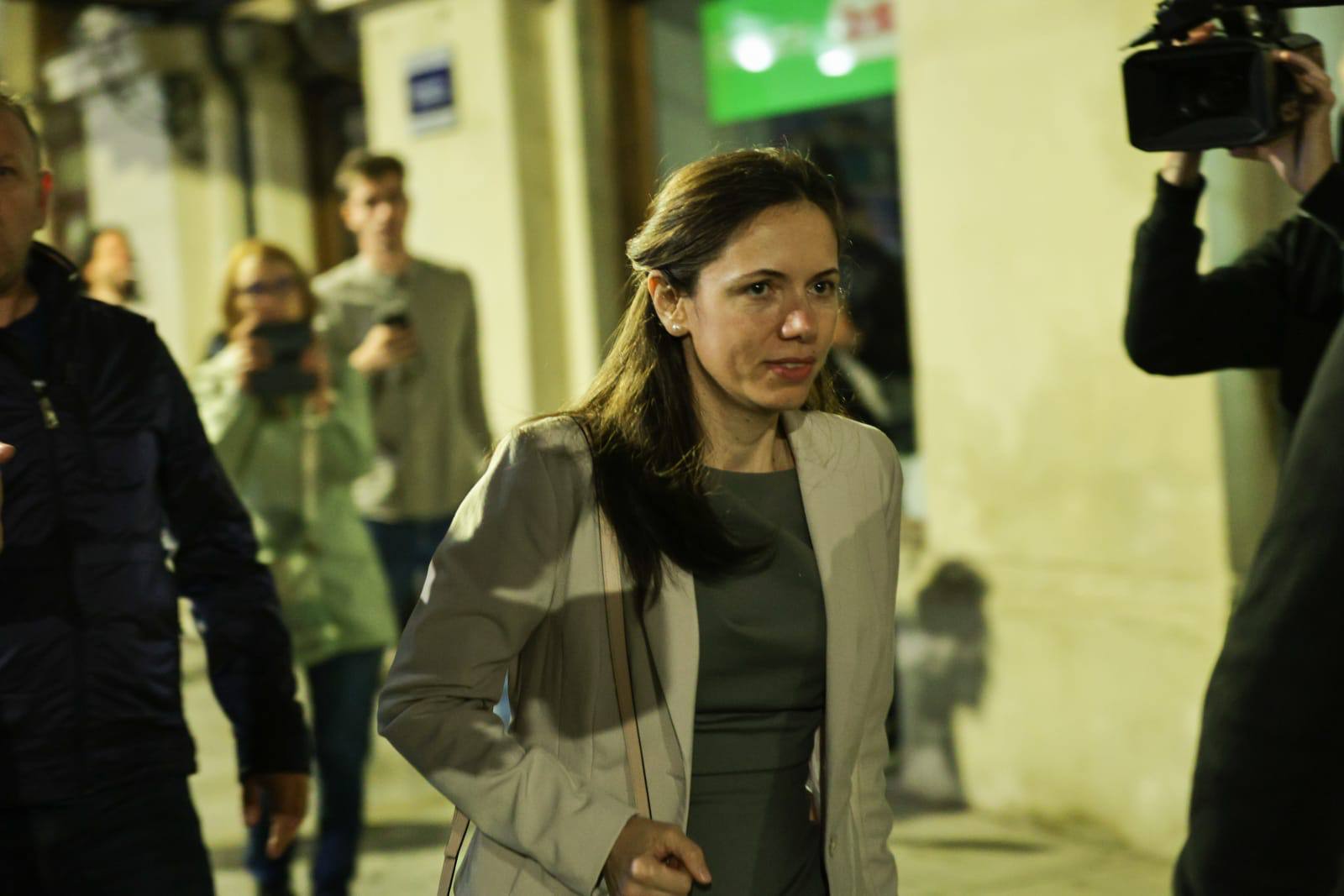 Singurul cuvânt pe care Mirabela Grădinaru i l-ar fi șoptit la ureche lui Nicușor Dan în timpul discursului prin care anunța că a câștigat alegerile