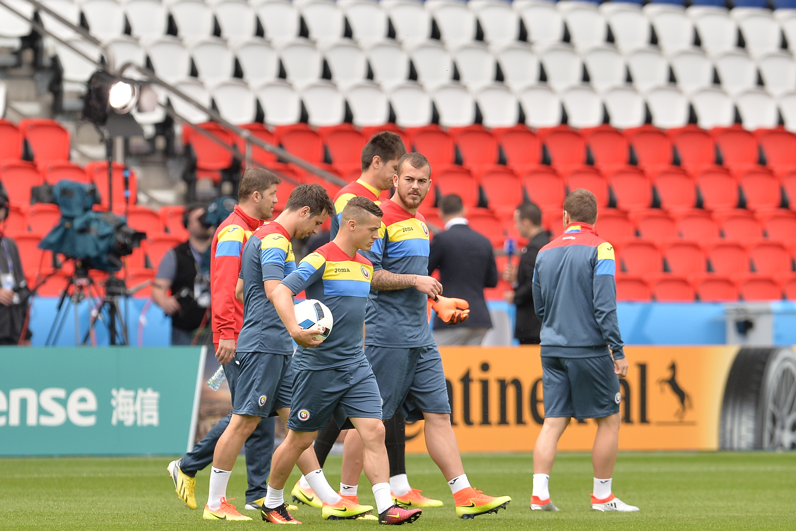 România - Elveția 1-1. Leșin după pauză! Stancu a deschis scorul din penalty, Mehmedi e egalat. Ne-am calificat la decisivul cu Albania!/ BLOG&FOTO&VIDEO