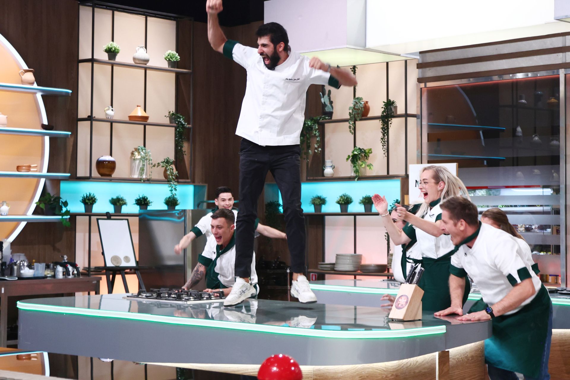 Iulia Magda Pătrașcu, eliminată de la „Chefi la cuțite”, sezonul 14. Ultima confruntare a sezonului și proba individuală din această seară vor decide semifinaliștii