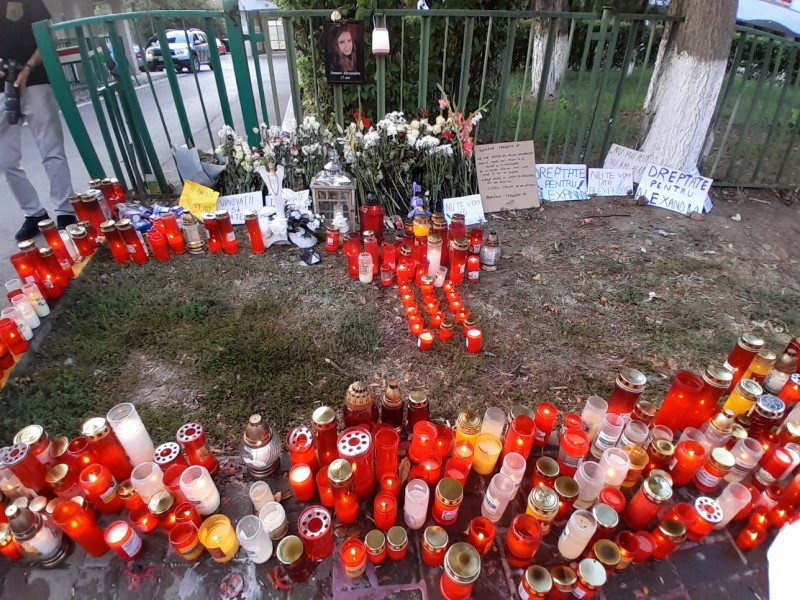 Nou protest cu sute de oameni în faţa maternităţii din Botoșani, după moartea Alexandrei. „Cei vinovați să nu mai profeseze”