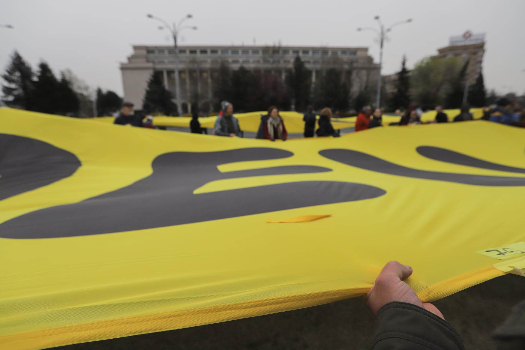 Protest în Piaţa Victoriei: „Tăiaţi pensiile speciale"