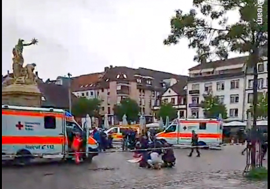 Meghalt a rendőr, akit szolgálat közben késelt meg az őrjöngő támadó Németországban