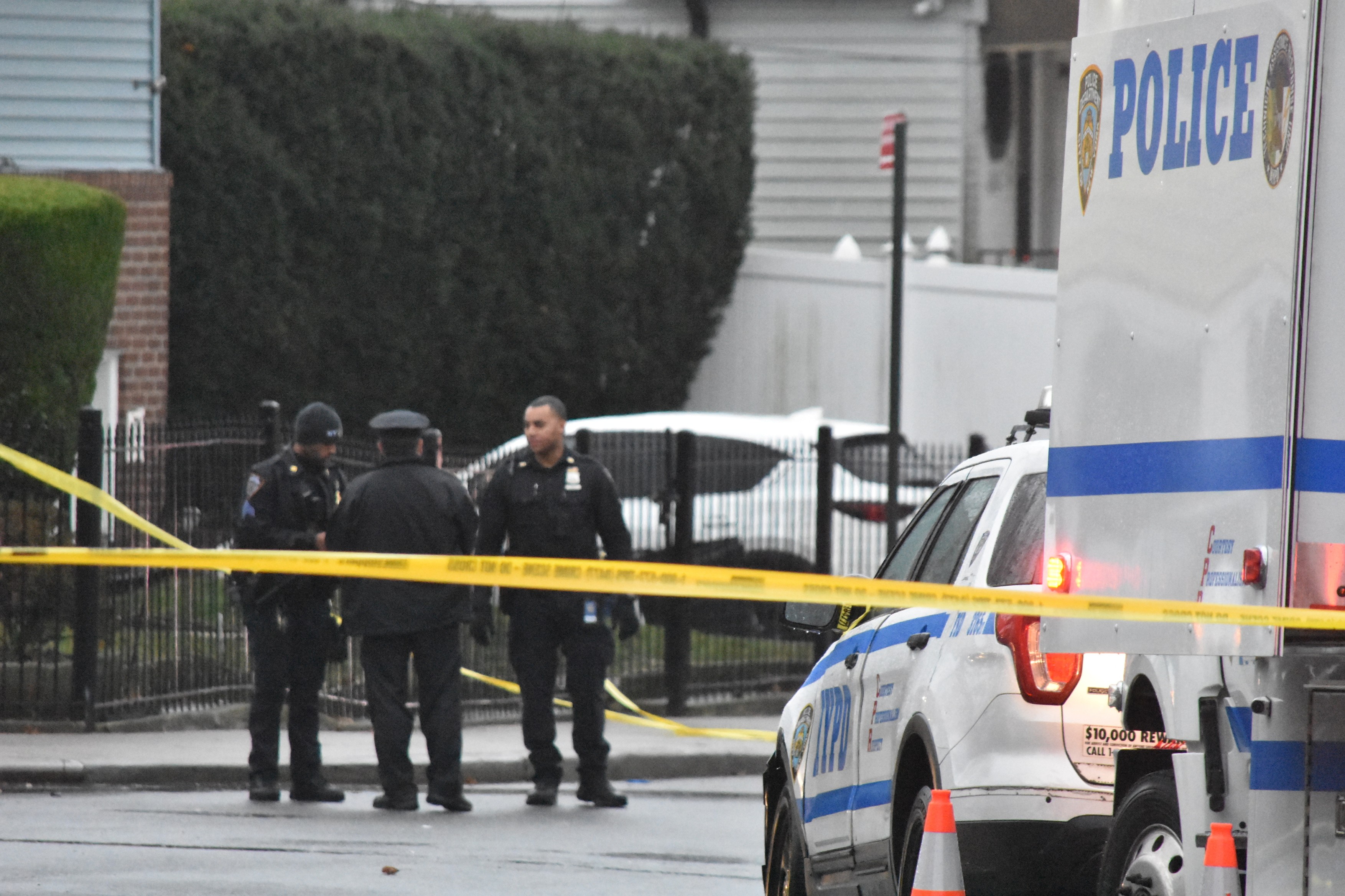 Patru oameni, dintre care doi copii, înjunghiați mortal de un bărbat, o rudă a victimelor, într-o casă din New York