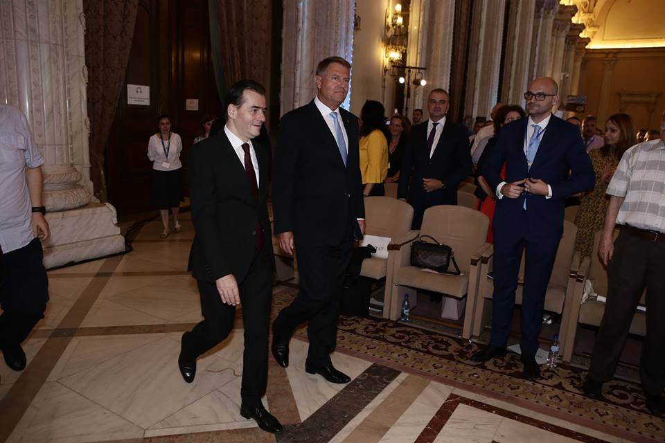 GALERIE FOTO/ Consiliul Național al PNL se reunește la Parlament. Președintele Klaus Iohannis a ținut un discurs în fața liberalilor