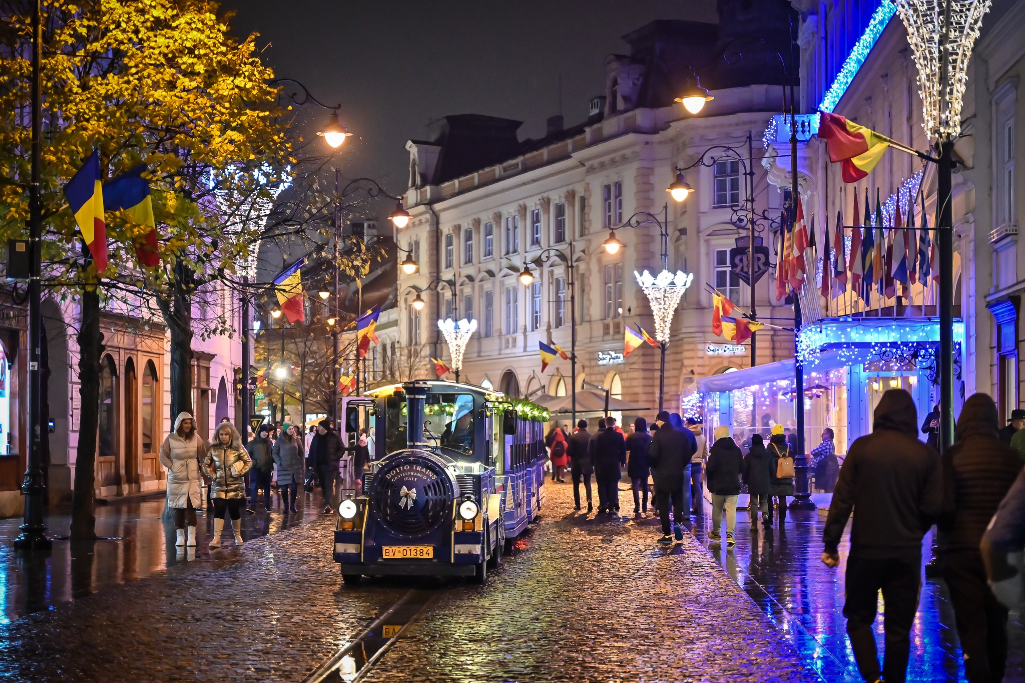 Târgul de Crăciun Sibiu 2024. Atracțiile din acest an: 140 de căsuțe, o roată panoramică și un patinoar pentru 300 de persoane simultan