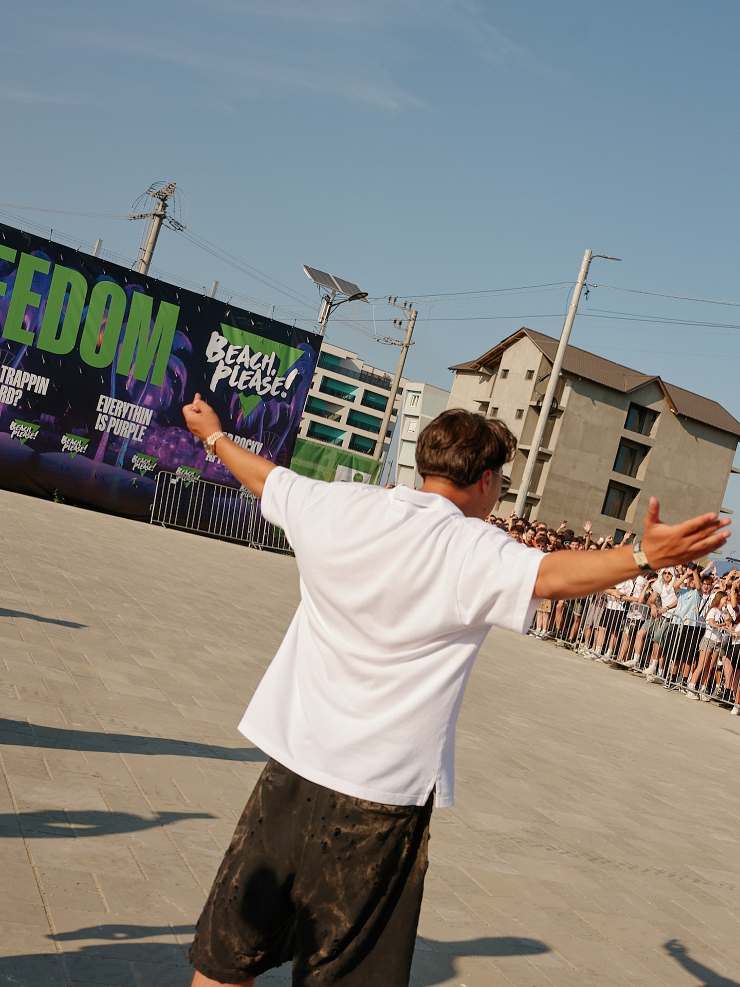 Beach, Please! 2025, prima zi a festivalului în imagini. Rapper-ul american Swae Lee a făcut show, mulțumindu-i lui Selly pentru invitație