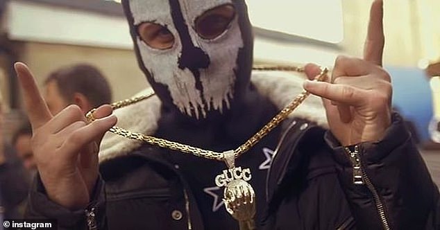 GALERIE FOTO| Gangsterii albanezi din Marea Britanie se laudă pe rețelele de socializare cu drogurile, armele și averile pe care le fac din afaceri ilegale