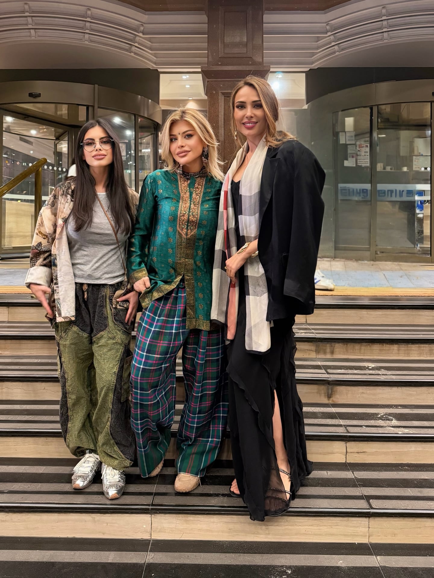 Cum au fost surprinse Iulia Vântur și Loredana Groza în India. Fanii au reacționat: „Și Salman Khan unde e?”
