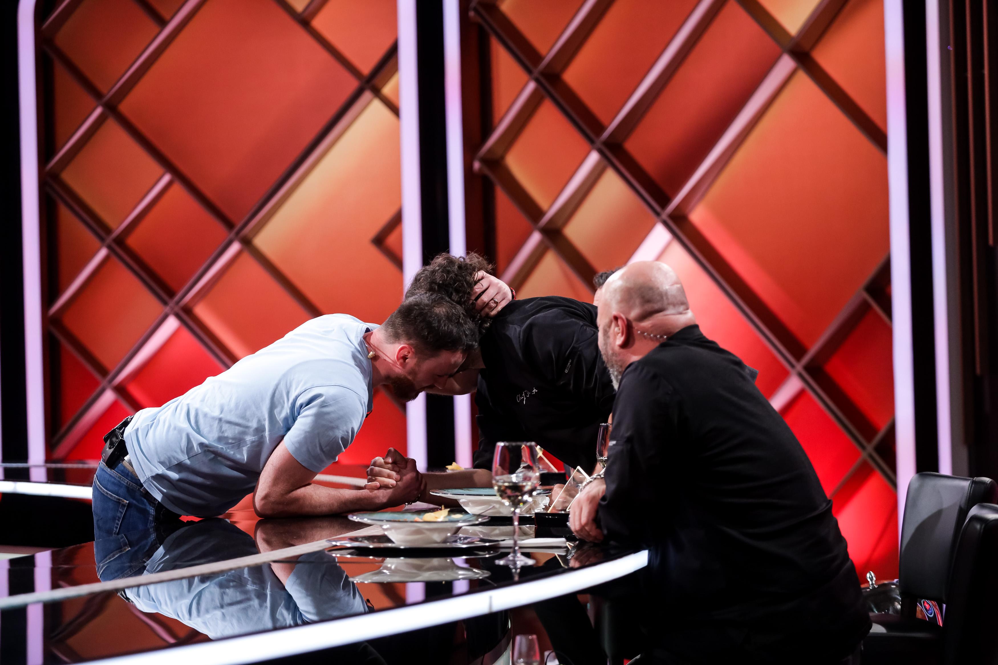 Valentin Florin Timofte a primit cuțitul de aur la Chefi la cuțite sezonul 12. Jurații au fost cuceriți de preparatul lui