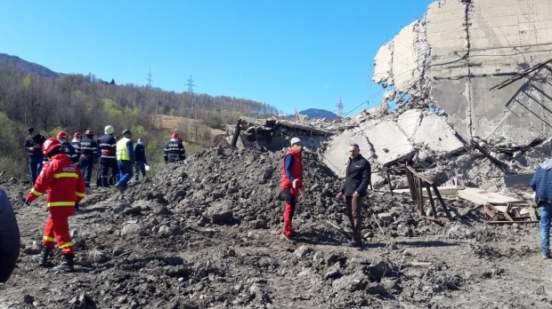 UPDATE | Cei doi muncitori prinși sub dărâmături la mina Uricani au fost găsiți decedați