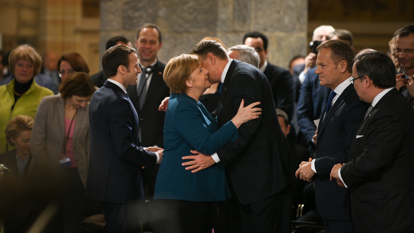 FOTO | Preşedintele Klaus Iohannis, la semnarea Tratatului de cooperare franco-german: România a fost, este şi va rămâne în continuare aproape de Franţa şi Germania