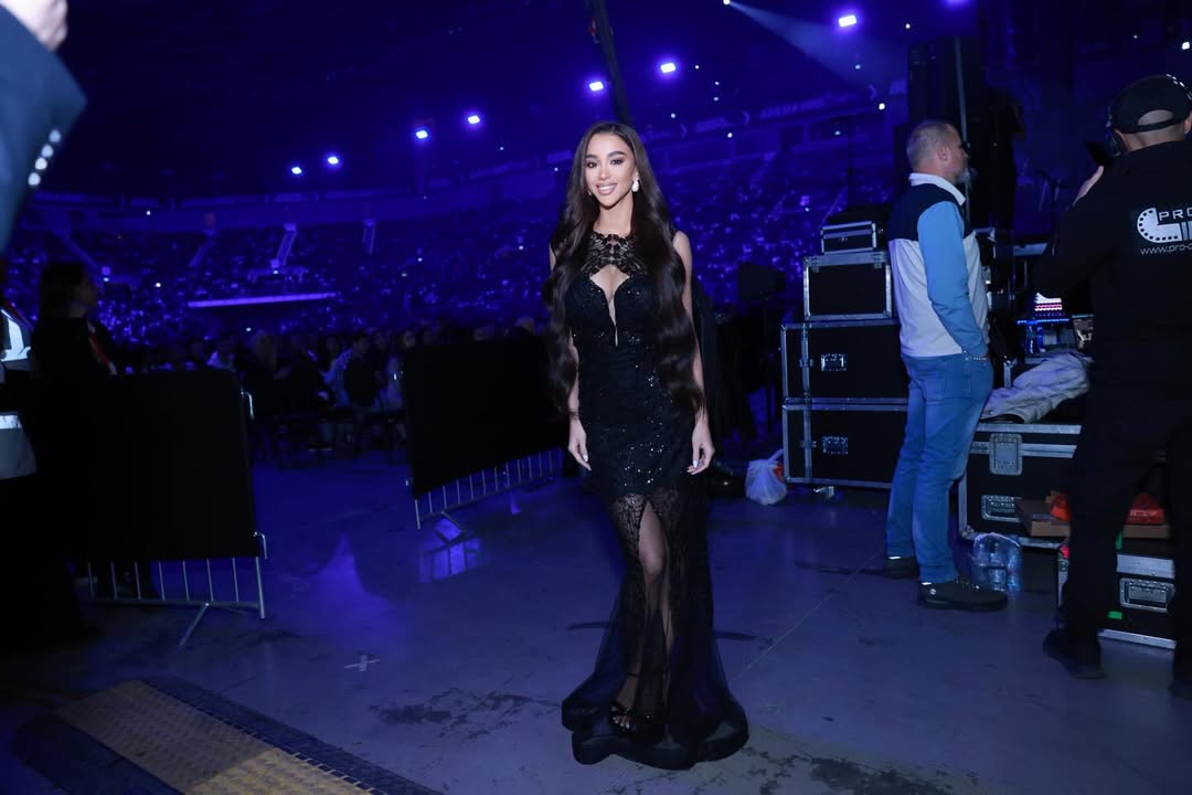 O cântăreață din Bulgaria a făcut show pe piesa lui Theo Rose. Cum sună melodia „A venit poliția” în limba bulgară