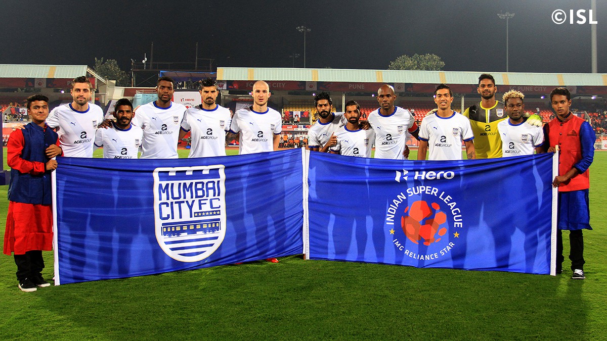 Mutu și-a început cu o pasă de gol aventura în India! Vrea să redevină titular la națională, dar a început ca rezervă partida Pune - Mumbay 3-1. ^Piteșteanul a intrat pe teren în minutul 61. Tricolorul a fluturat în tribune / FOTO