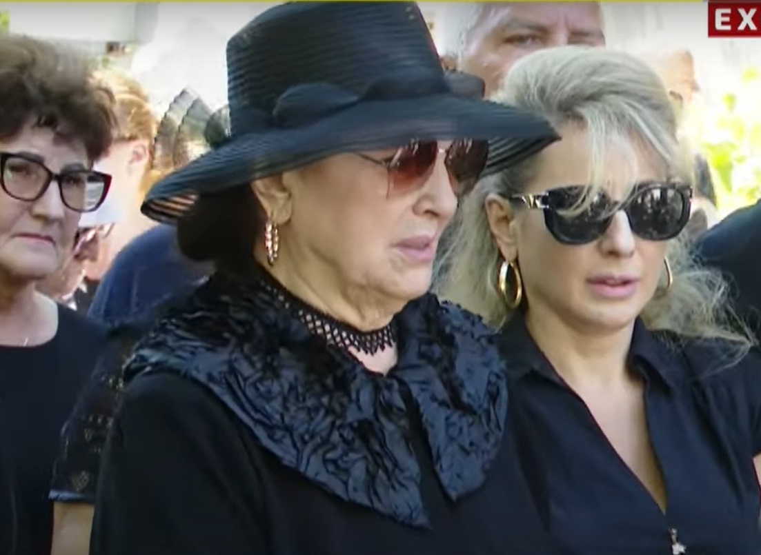 Imagini de la înmormântarea lui Ion Cernea. Susținută de copiii Ciprian și Irinuca, Irina Loghin și-a condus soțul pe ultimul drum cu onoruri militare