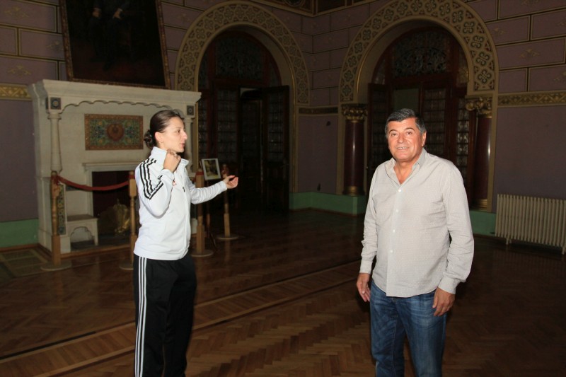 Ana Maria Brânză a dezvăluit câteva secrete ale petrecerii de după cununia civilă. Campioana a îmbrăcat tunica de bucătar / FOTO&VIDEO