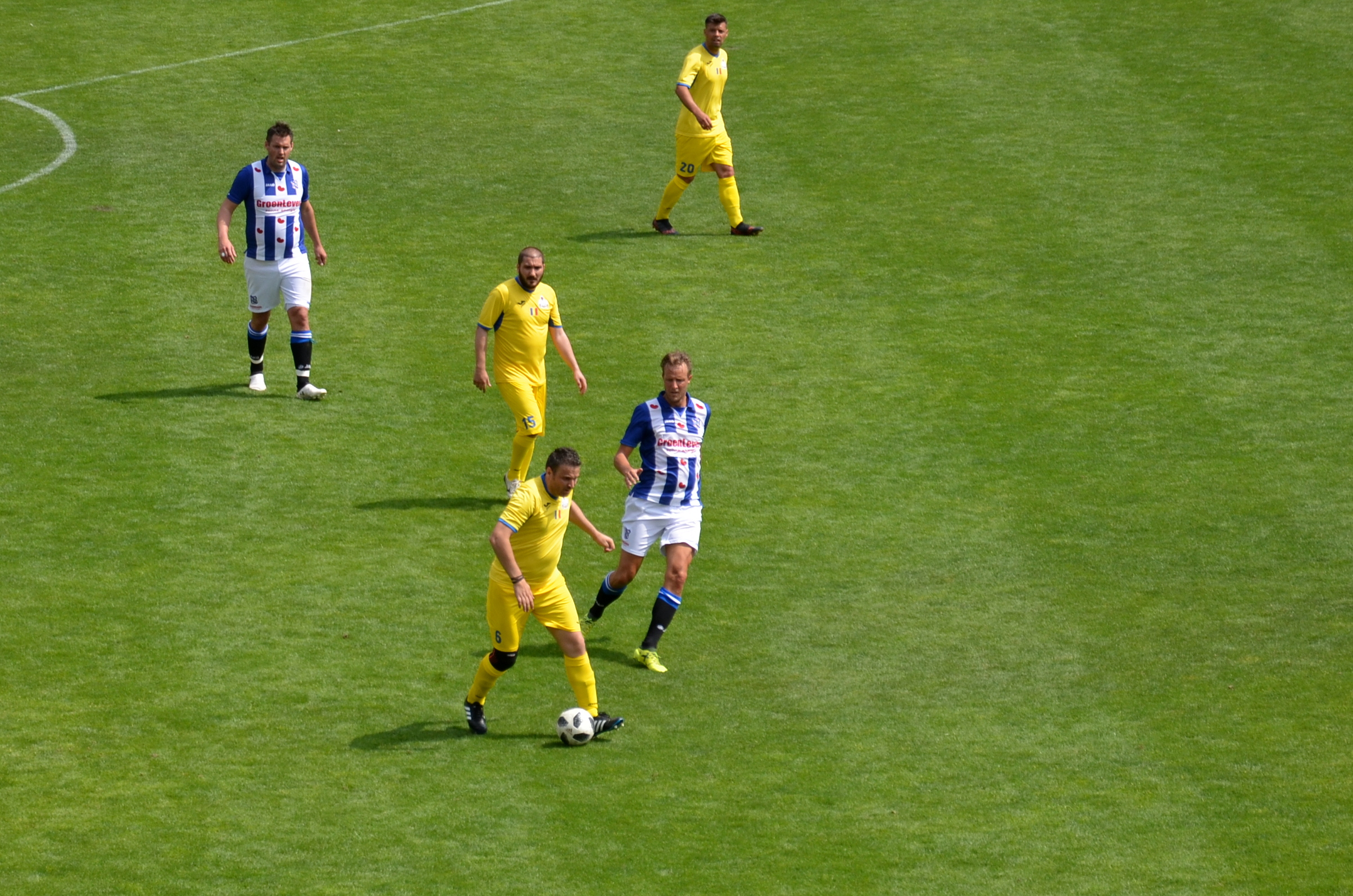 REPORTAJ cu sânge albastru/ Cine este echipa România Regală. Regele lor e golul! Amical cu etichetă cu Heerenveen, pe fostul stadion ”Carol al II-lea”