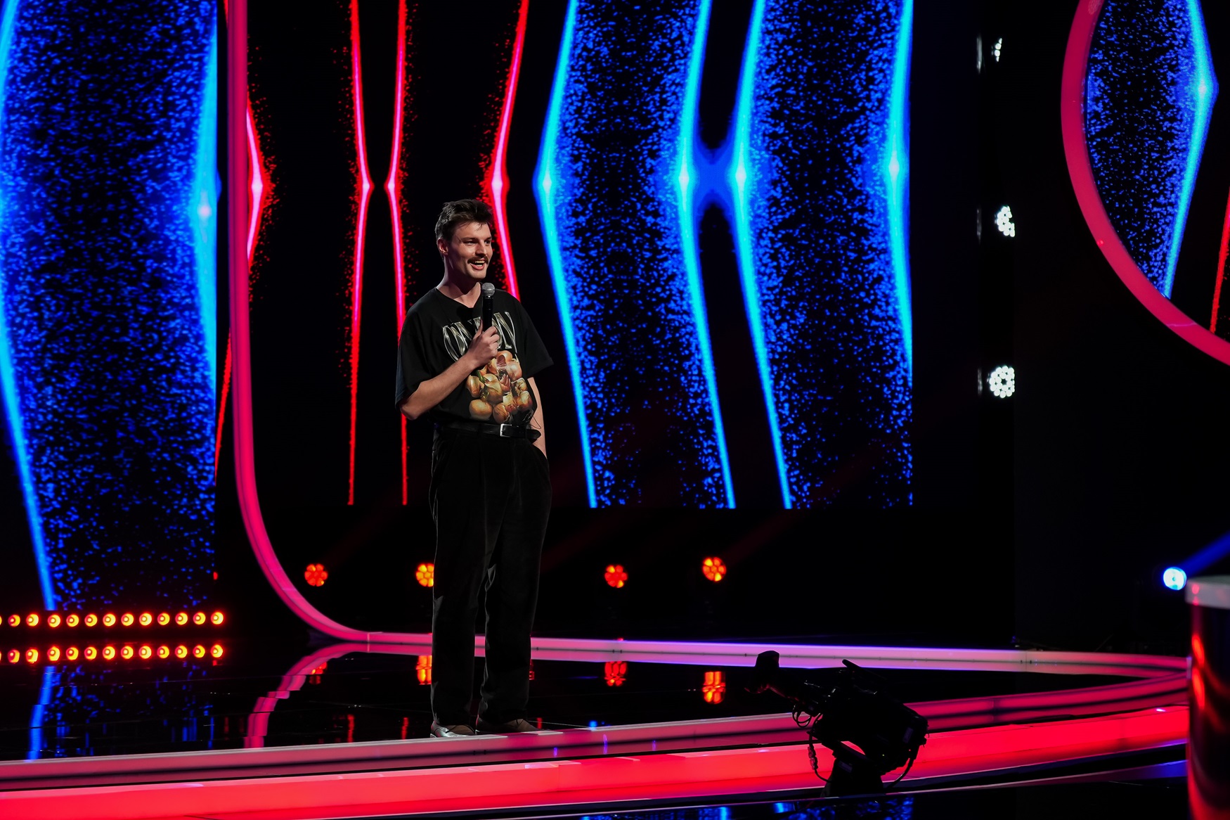 Victor Slav, moment savuros pe scena de la „iUmor”. Cum a reacționat Delia când l-a văzut: „E atât de mișto, încât nu trebuie să facă și să spună nimic!”
