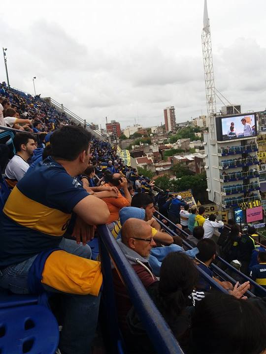 Nebunii de la nivelul al treilea al peluzei de pe celebrul "La Bombonera" au făcut tribuna să se miște ca la un seism. Cutremurul produs de "barras bravas"