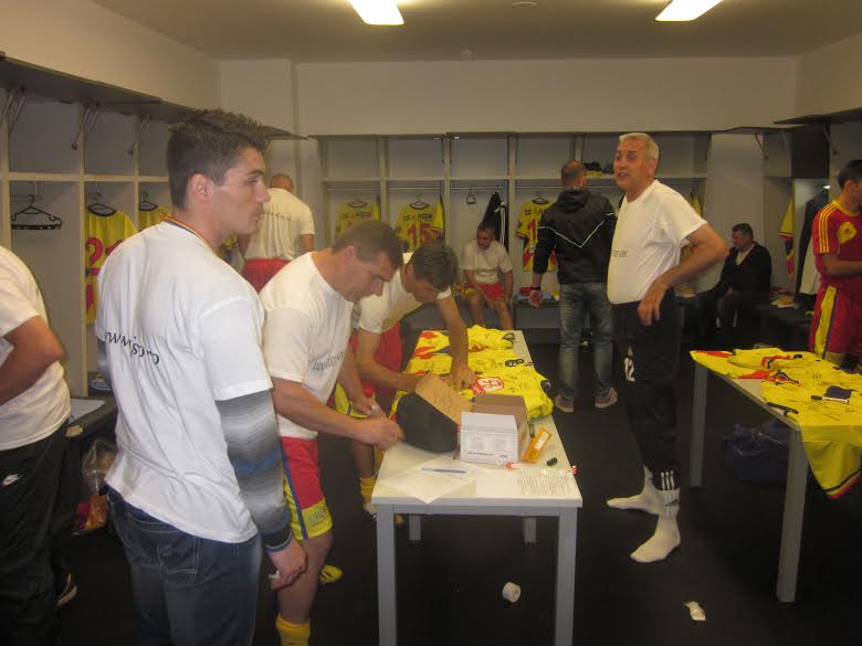GALERIE FOTO / Generaţia de Aur a luat la mişto naţionala: "Aici sunt fotbaliştii"!