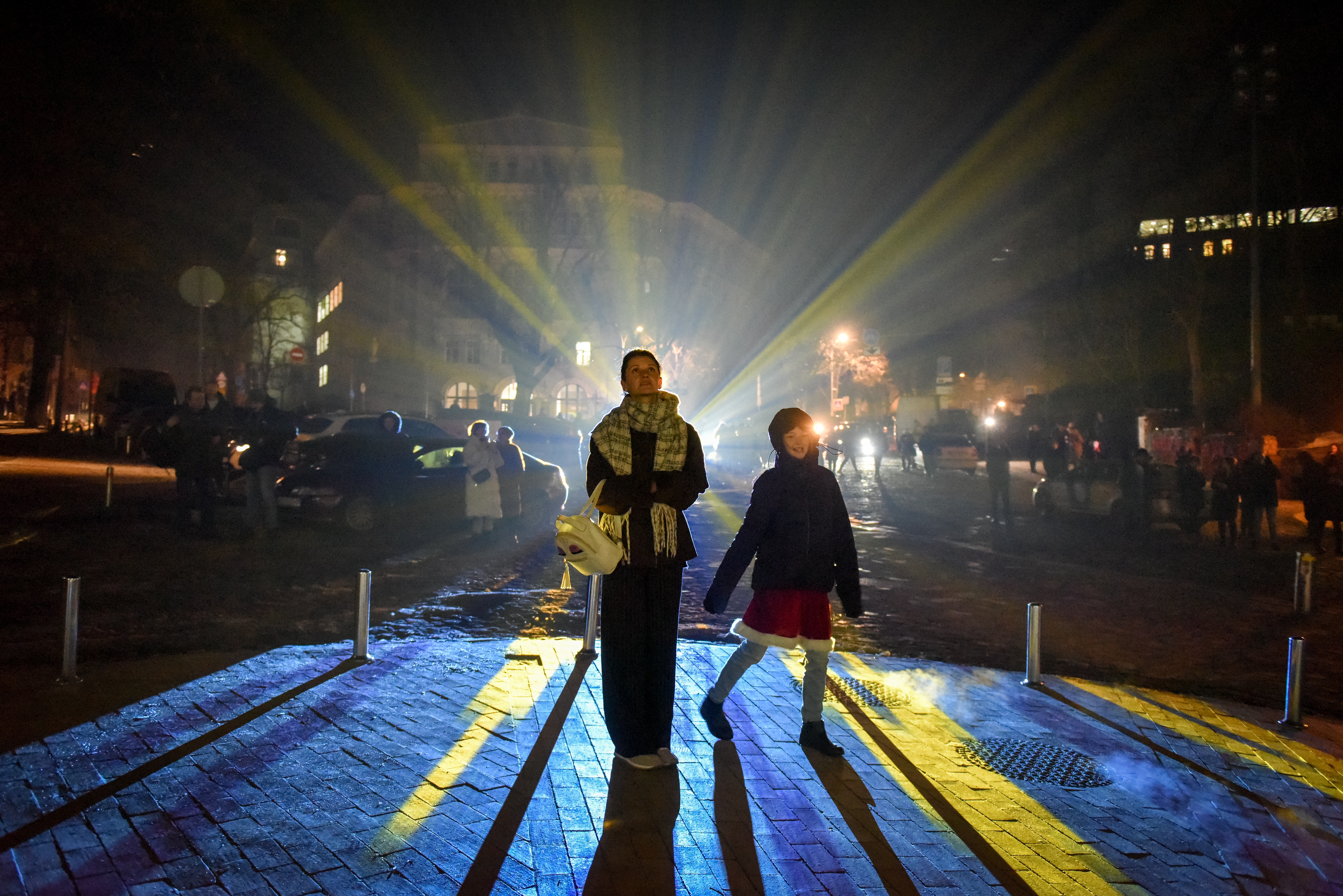 Crăciunul în vreme de război: ucrainenii i-au cerut lui Moș Crăciun sobe și haine groase. „N-avem lumină, nici căldură”