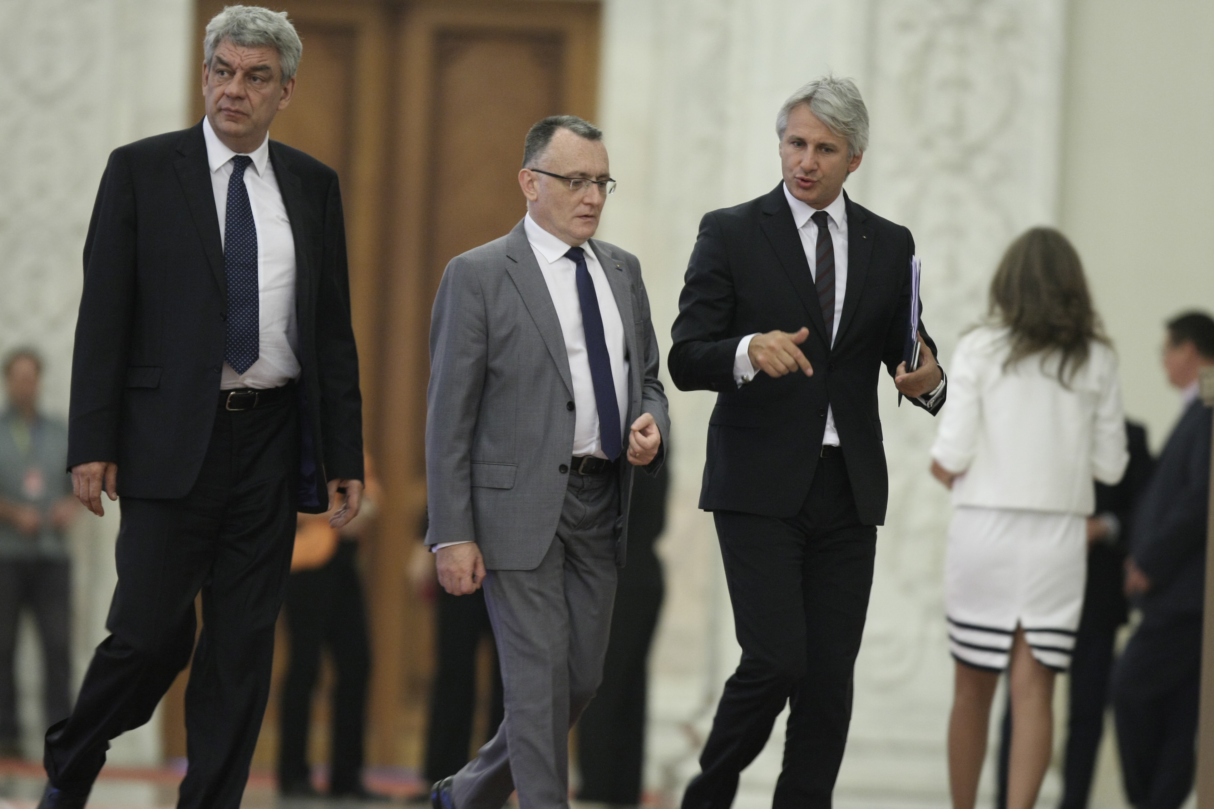 Atunci și acum: Eugen Teodorovici, ministrul care se ocupă de finanțele țării, dar are cinci credite la bănci, de aproape 800.000 de euro