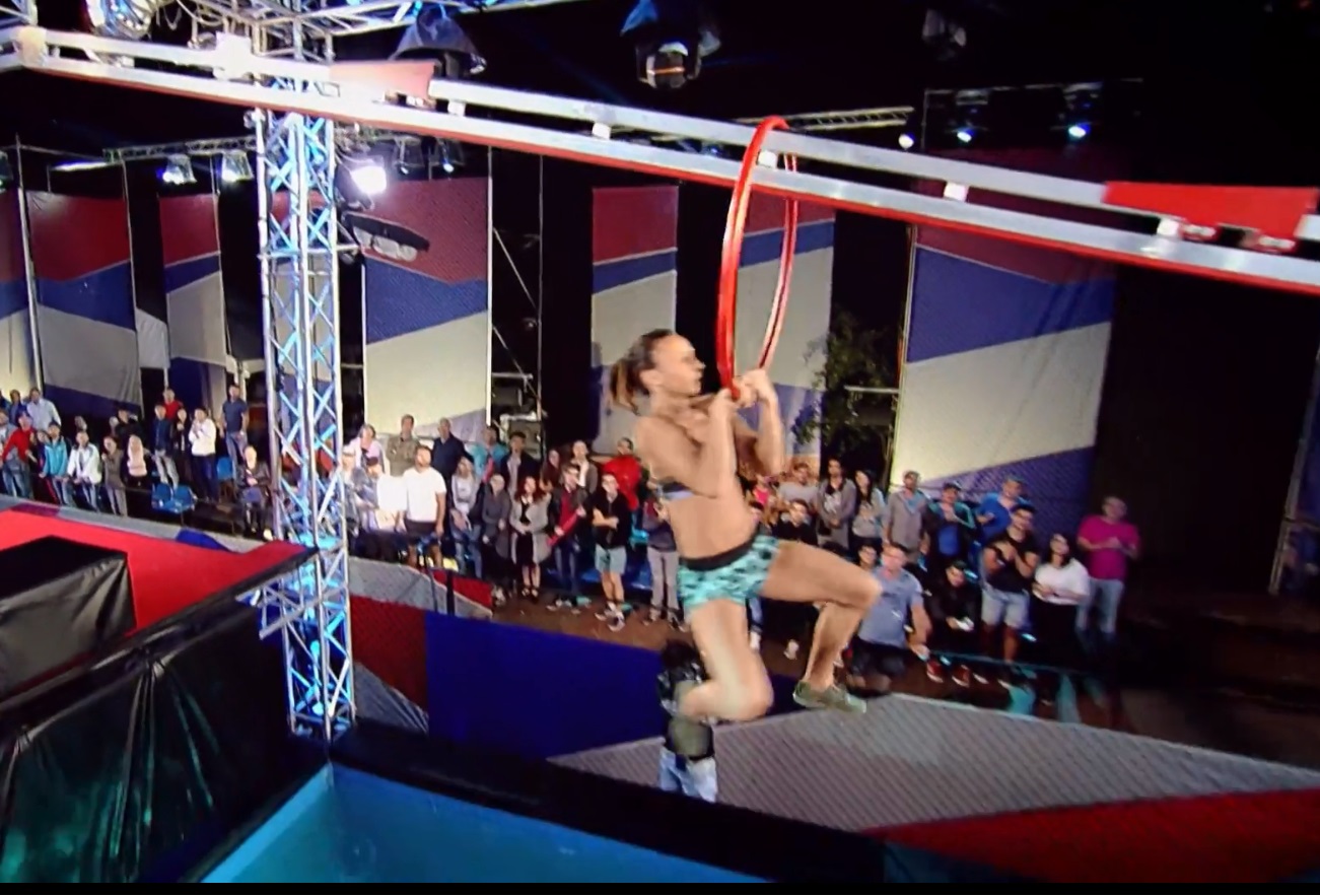 FOTO| Ilka Kis este prima femeie care a apăsat butonul roșu la Ninja Warrior România