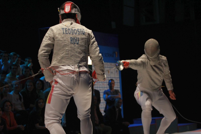 Simona Pop și Tibi Dolniceanu sunt campionii României la spadă, respectiv la sabie / FOTO
