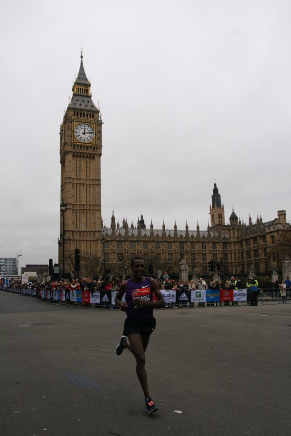 Etiopiencele și kenyenii, cei mai tari la Maratonul Londrei. Paula Radcliffe, în lacrimi / FOTO