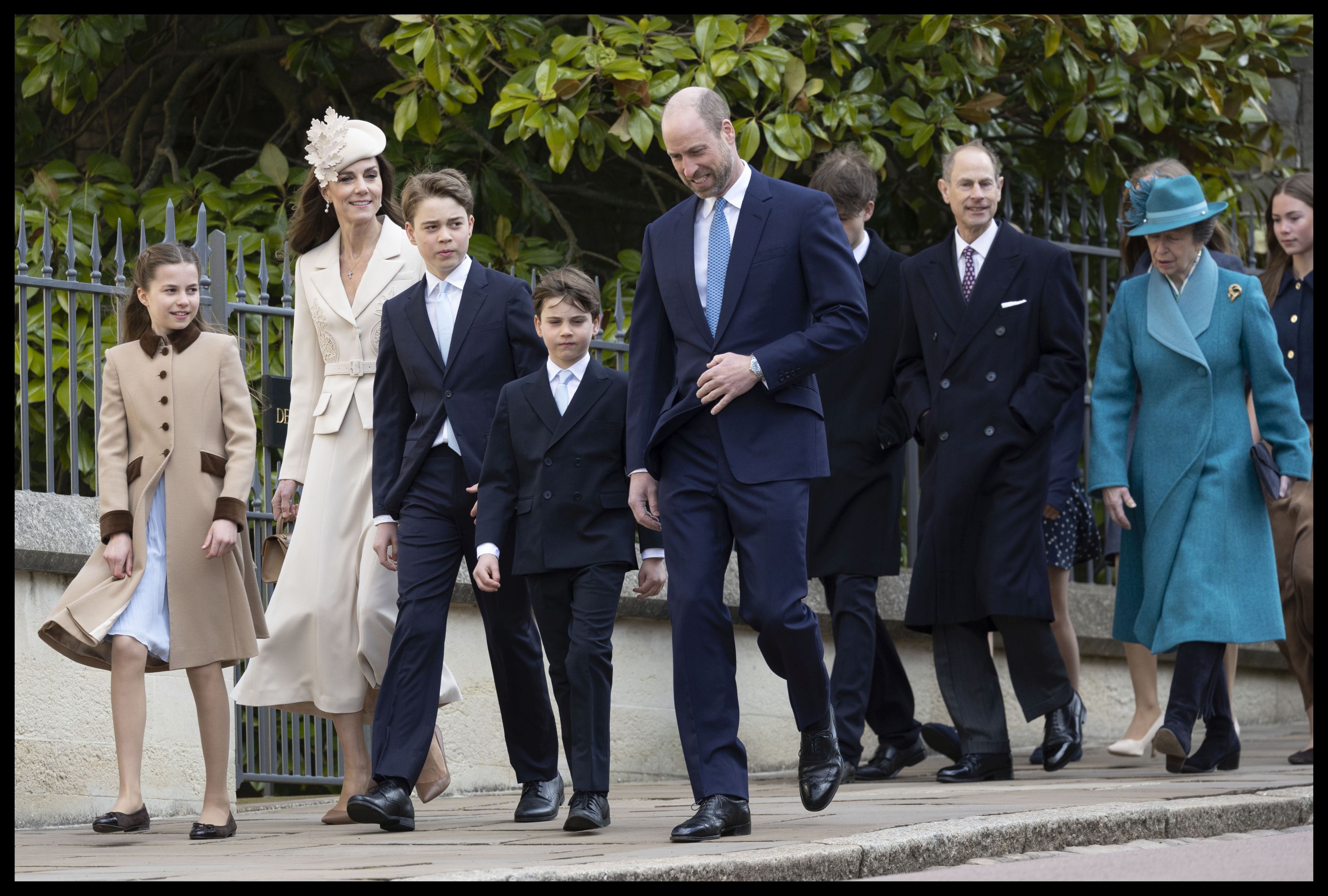 Prințul Louis a împlinit 8 ani. Portret adorabil din vacanța de familie, publicat de Kate Middleton și prințul William