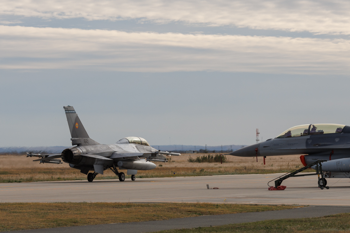Reportaj din centrul de instruire a piloților pe avioanele F-16 de lângă Fetești. Când se vor antrena ucrainenii în Bărăgan