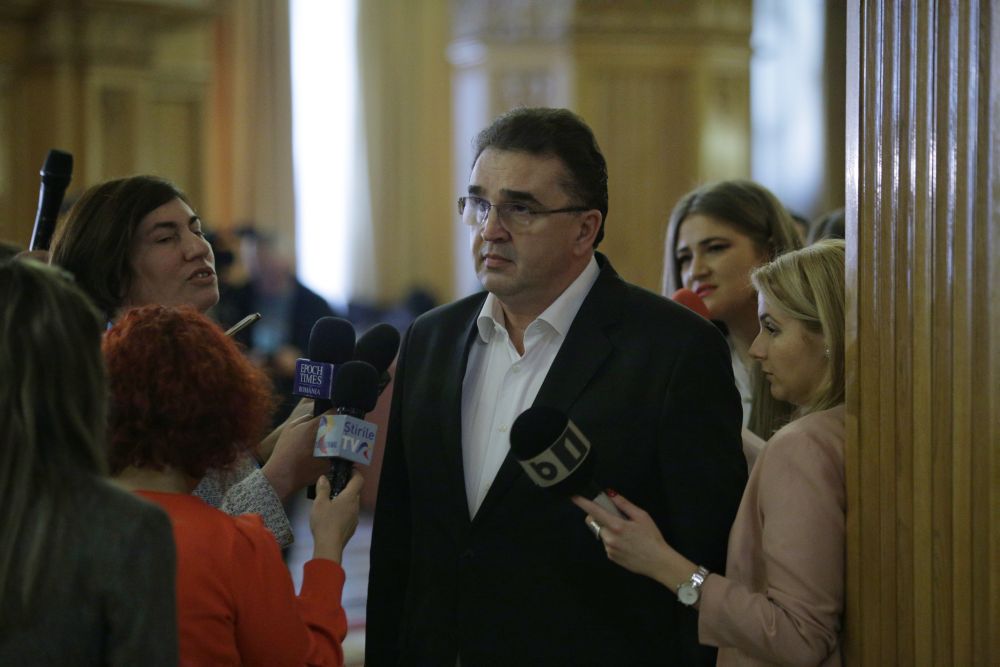 UPDATE. Dragnea insistă cu tăierea bugetelor serviciilor secrete: "Noi nu cerem aviz de la nimeni!". Ce spune despre plecările din partid