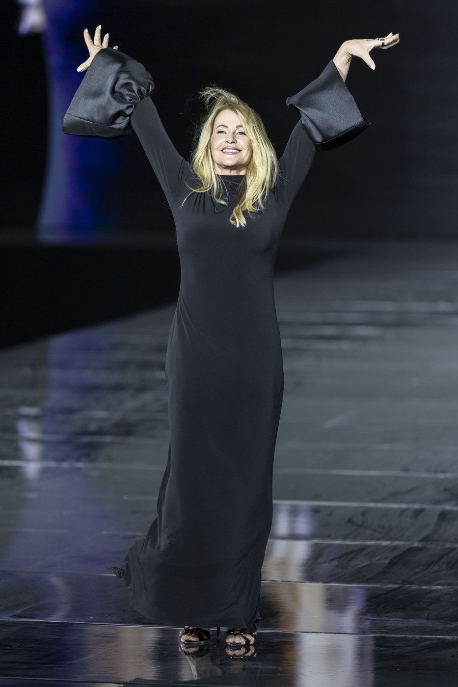 Nadia Comăneci, apariție spectaculoasă pe podium la Paris