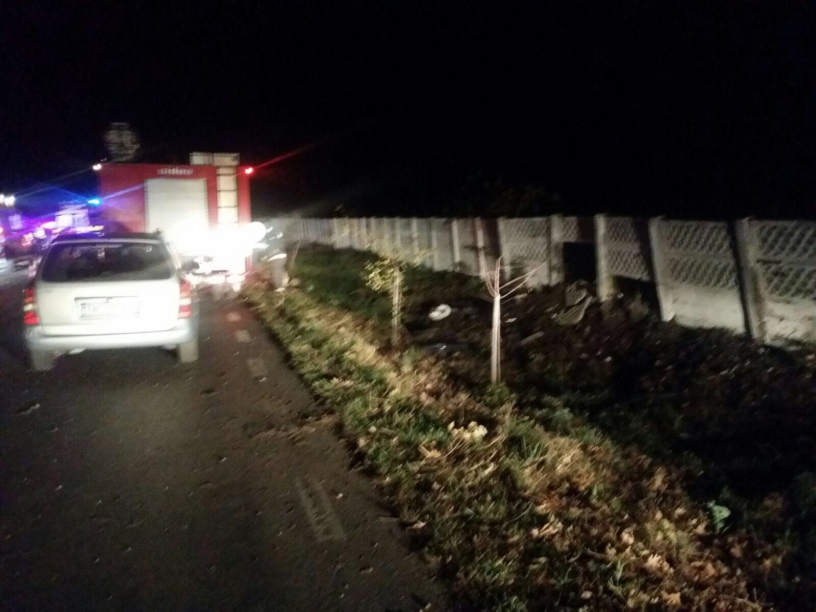 FOTO/ Accident grav în Timiș. Un tânăr de 19 ani a murit, iar alți doi au fost răniți
