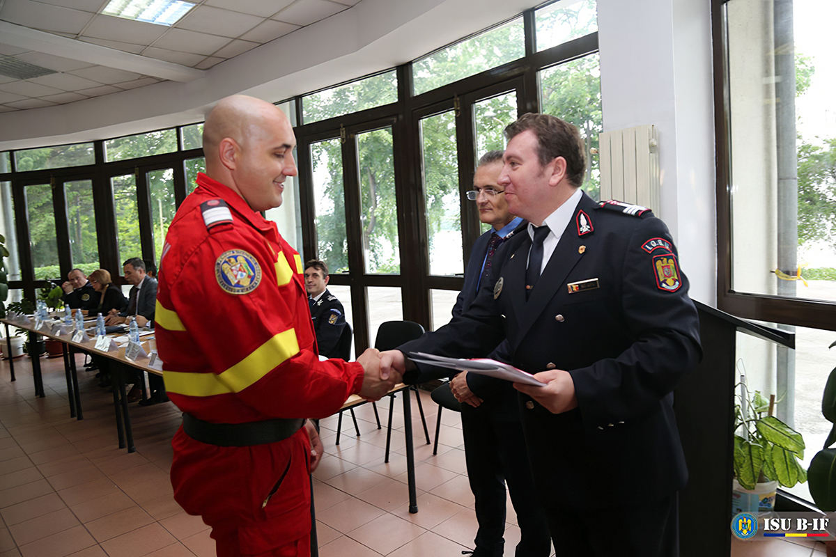 Nu sunt pregătiți pentru dezastre, dar sunt ași la festivități de premiere﻿. Activitatea ISU, o mare de festivități de aniversare și premiere în care șeful Orlando Șchiopu este maestru de ceremonii