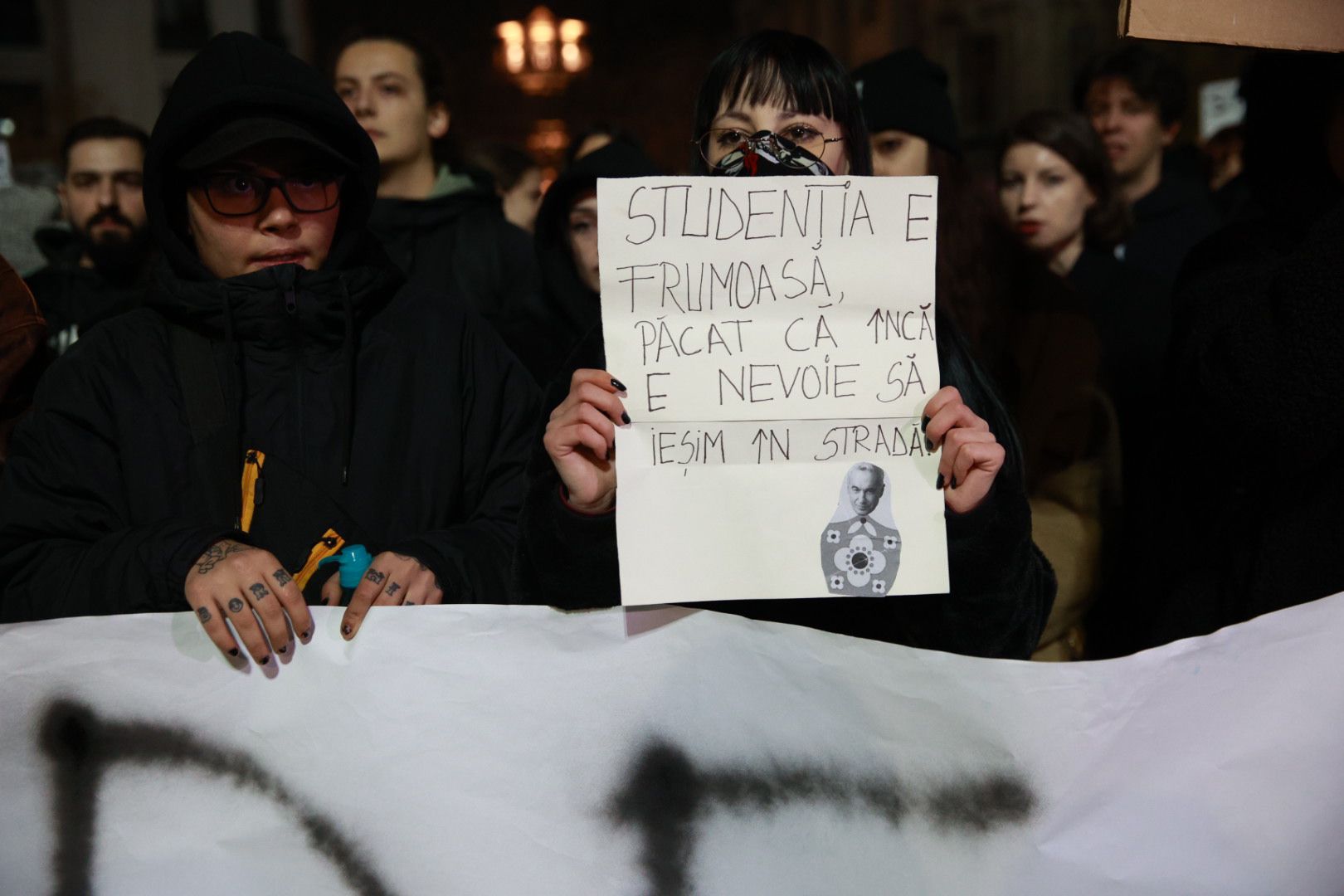 Protest la București, împotriva lui Călin Georgescu. „Vrem răspunsuri clare, nu dezinformare”