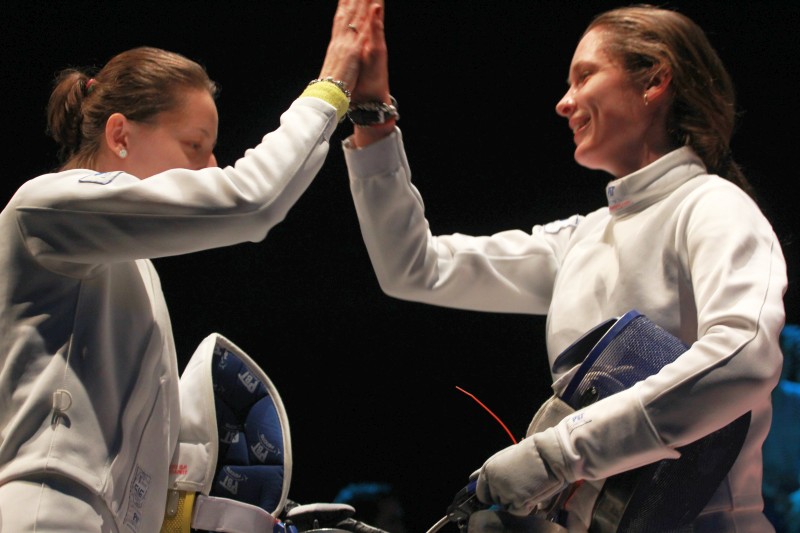 Simona Pop și Tibi Dolniceanu sunt campionii României la spadă, respectiv la sabie / FOTO
