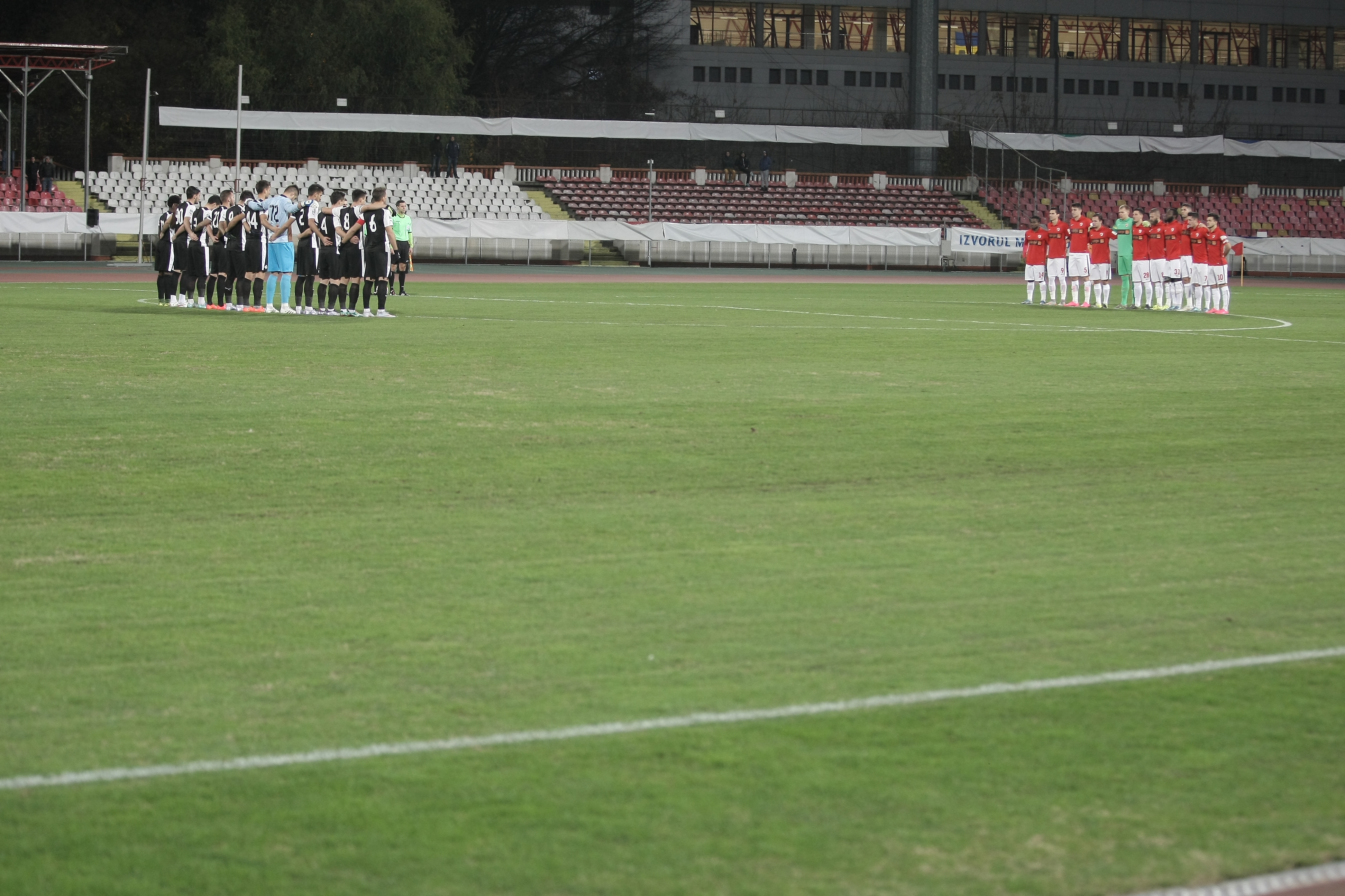 Liga 1: FC Voluntari - Dinamo 1-3. Gnohere a marcat după doar 36 de secunde, Steliano Filip a majorat diferența spre finalul primei părți. După pauză, Anton a marcat primul gol la Dinamo, iar Spahija a spălat rușinea gazdelor. Arbitrul Andrei Chivulete a anulat eronat un gol reușit de ilfoveni. ”Câinii roșii” au depășit Steaua în clasament / FOTO