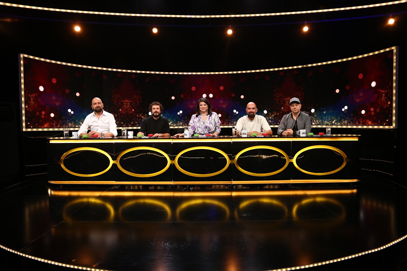 Cristi Pulhac urcă pe scena „Stand-Up Revolution”. Ce a spus despre fotbaliști. „Ai senzația că singurul lor meci e cu freza, frate!”