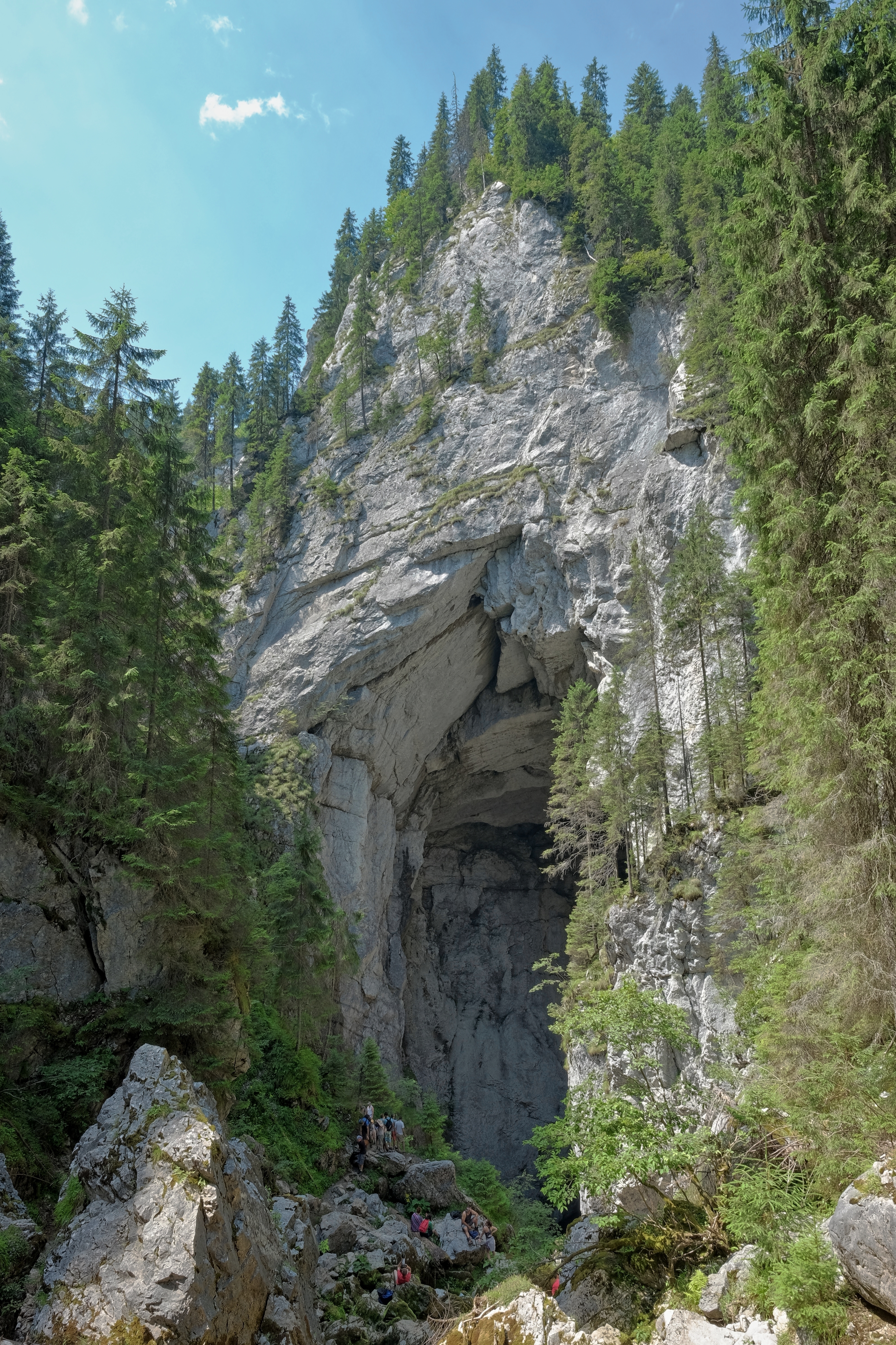 Peșteri din România - cele mai frumoase peșteri care merită explorate